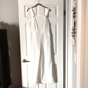SEXY WHITE JUMPSUIT WITH POCKETS - NWOT NEVER WORN